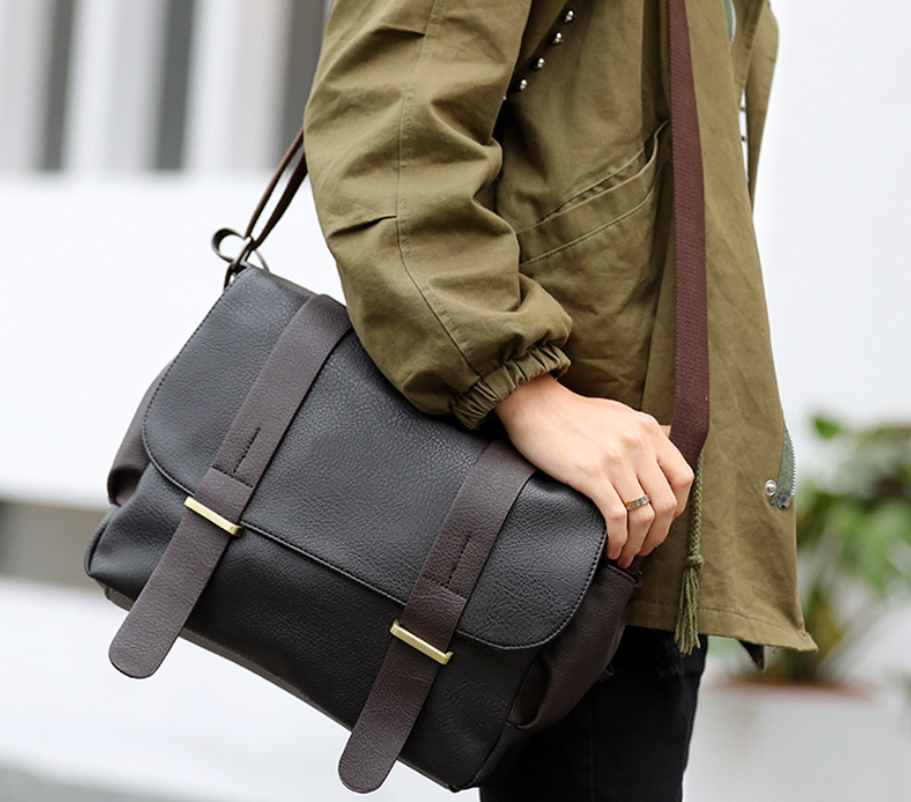 Reisebeutel mit Smartphone-Fach – schwarz – Bild 2 | LuxeStyle