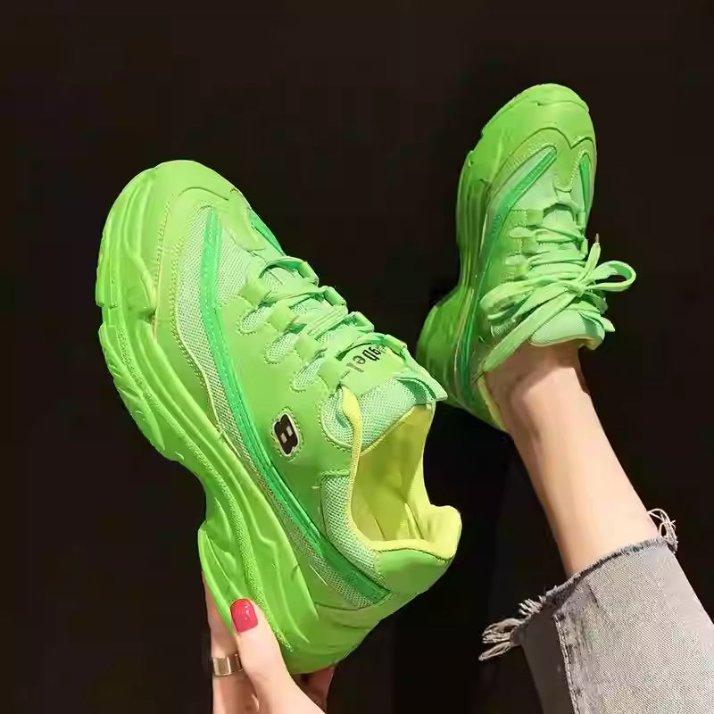 Trendige Mesh-Sneaker mit dicker Sohle