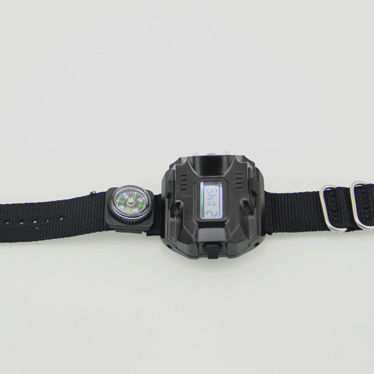 LED-Armbanduhr mit Licht für Outdoor-Sport – Bild 2 | LuxeStyle