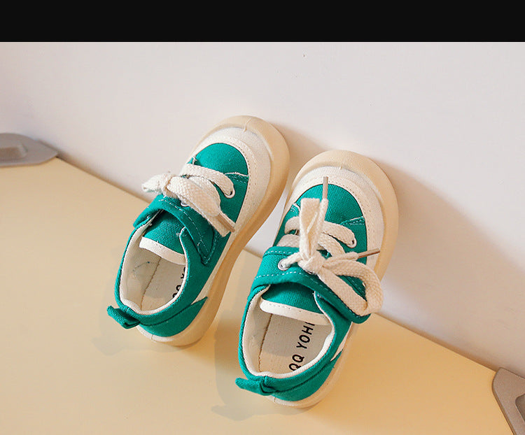 Weiche Kinderschuhe mit Klettverschluss