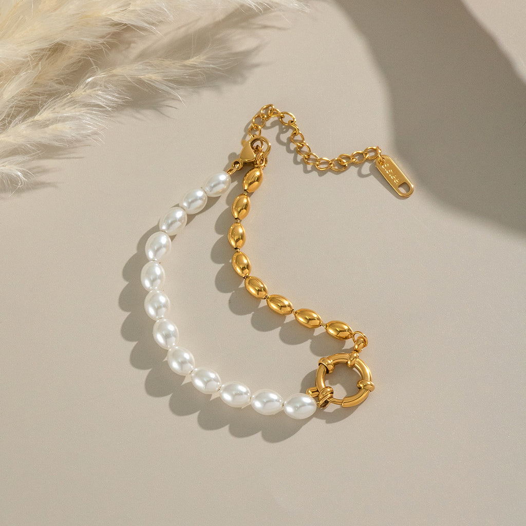 Retro-Armband mit ovalen Goldperlen