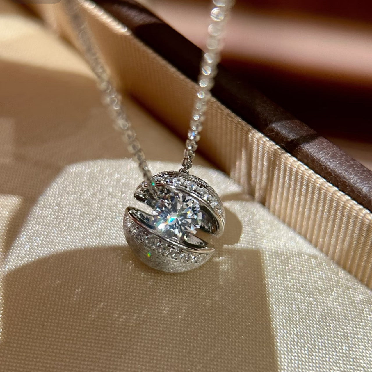 Floating Planet Schmuck 2