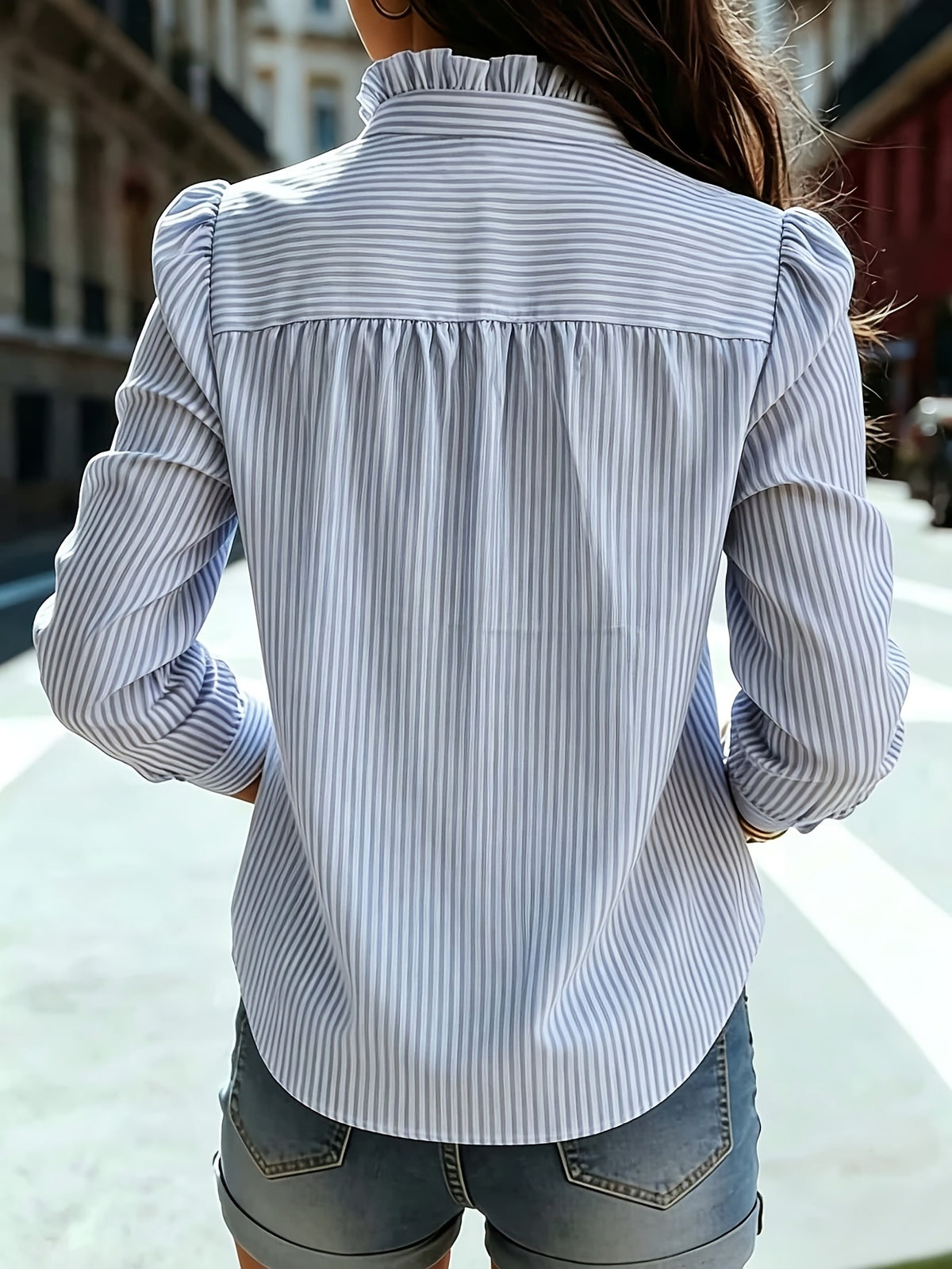 Gestreiftes Langarm-Shirt mit Falten – Bild 2 | LuxeStyle