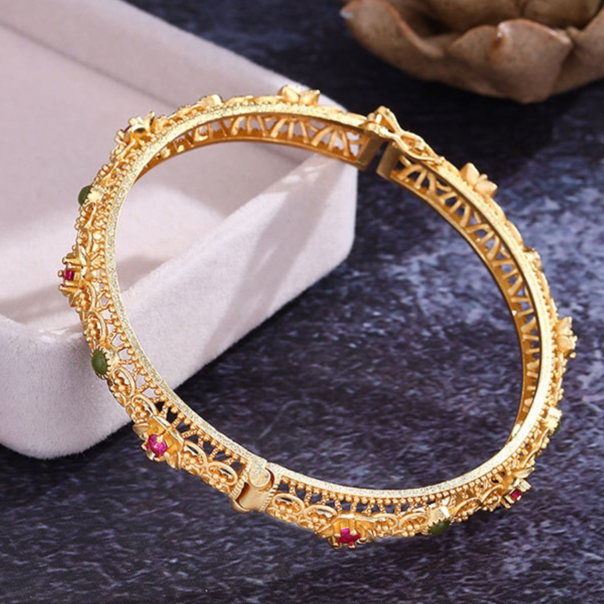 Filigranes Armband im Vintage-Stil – Bild 3 | LuxeStyle