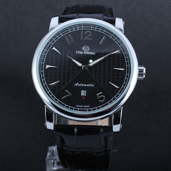 Mechanische Armbanduhr mit Weltzeitfunktion | LuxeStyle