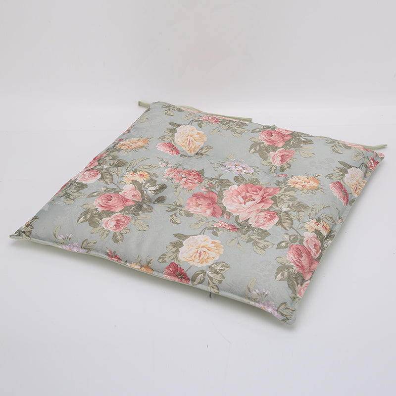 Kissen mit Blumenmuster und Bindegürtel