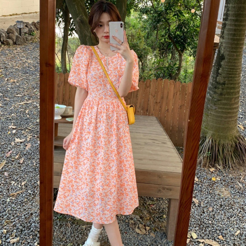 Oranges Midikleid mit Blumenprint und Puffärmeln – Bild 2 | LuxeStyle