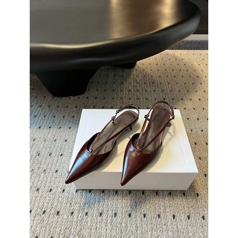 Low-heeled geschlossene Sandalen mit flacher Öffnung | LuxeStyle