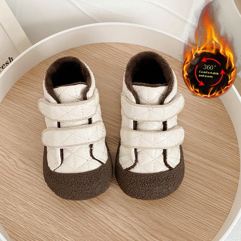 Kinder-Kuschelschuhe mit Anti-Kick-Technik