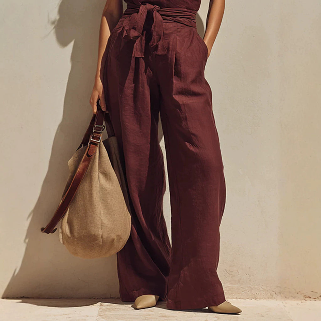 Ärmelloser Jumpsuit mit weitem Bein