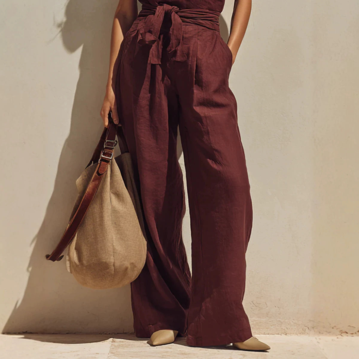 Ärmelloser Jumpsuit mit weitem Bein