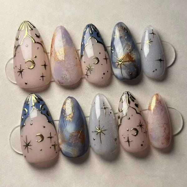 Falsche Nägel mit Blumenmotiv