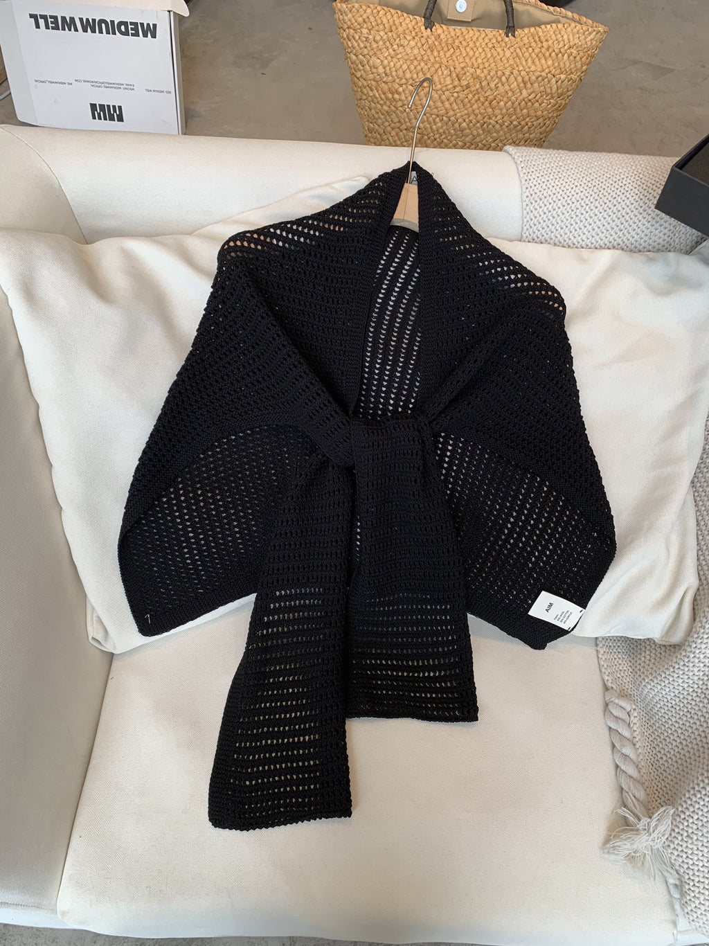 Gestrickter Schal mit Aushöhlung – Bild 10 | LuxeStyle