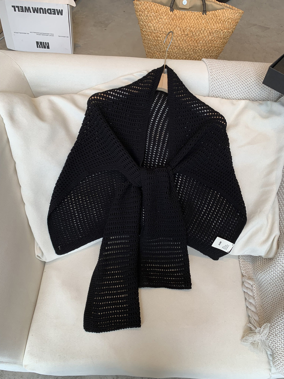 Gestrickter Schal mit Aushöhlung – Bild 10 | LuxeStyle
