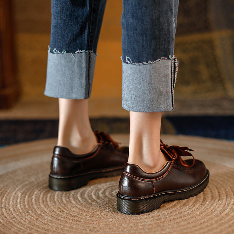 Retro Pumps mit Schnürung und Blockabsatz
