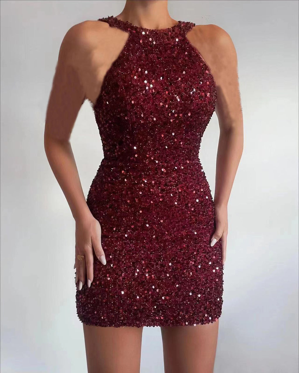 Pailletten-Kleid mit Neckholder und Quasten