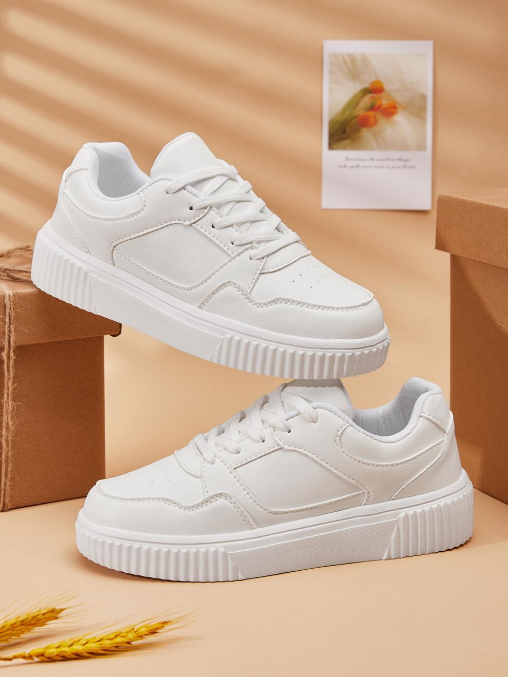 Unifarbene Freizeit-Sneaker