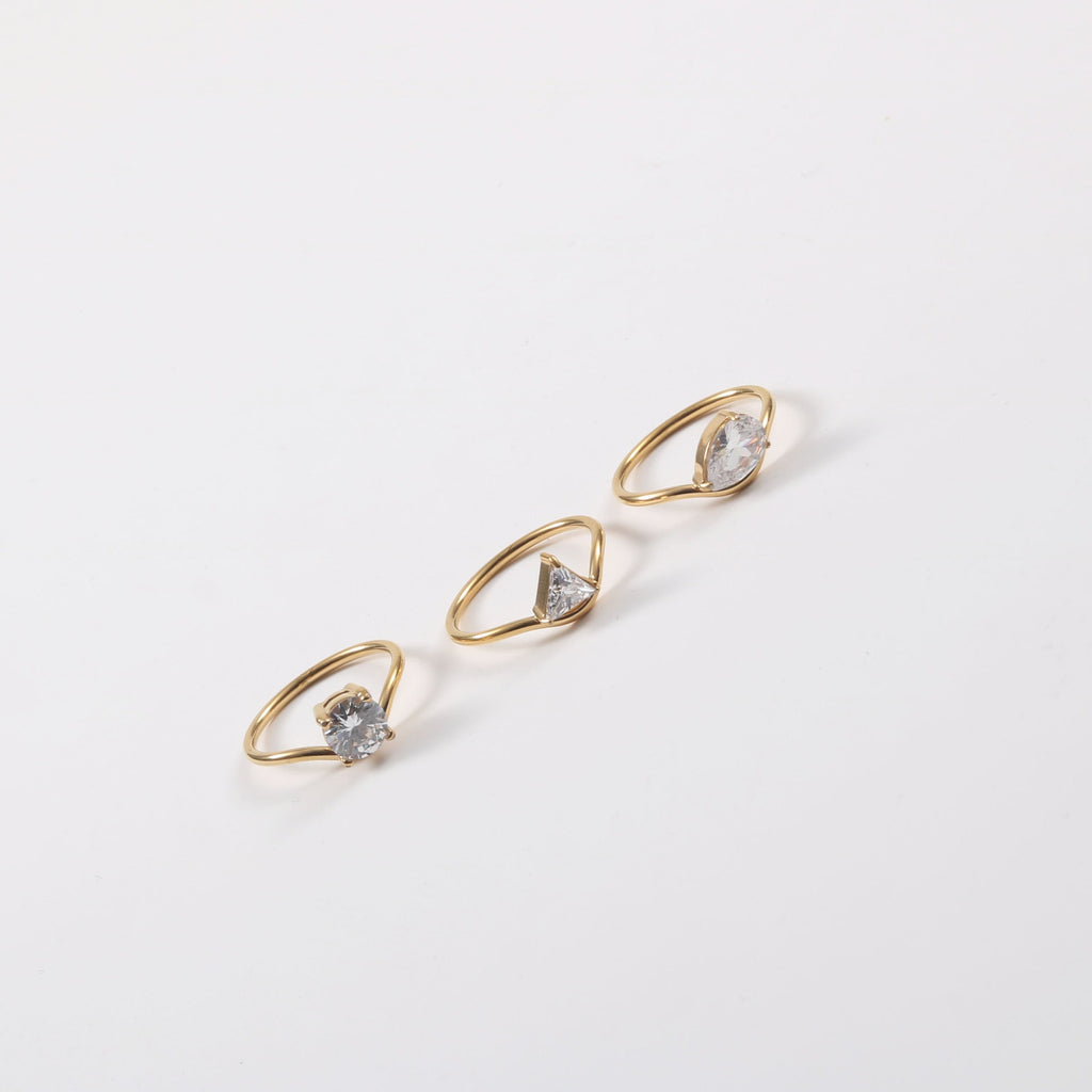Birnenförmiger Ring mit Diamant-Inlay
