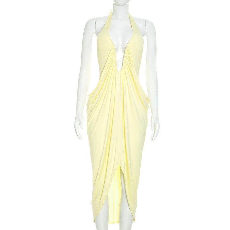 Sommerliches Neckholder-Kleid mit tiefem V-Ausschnitt