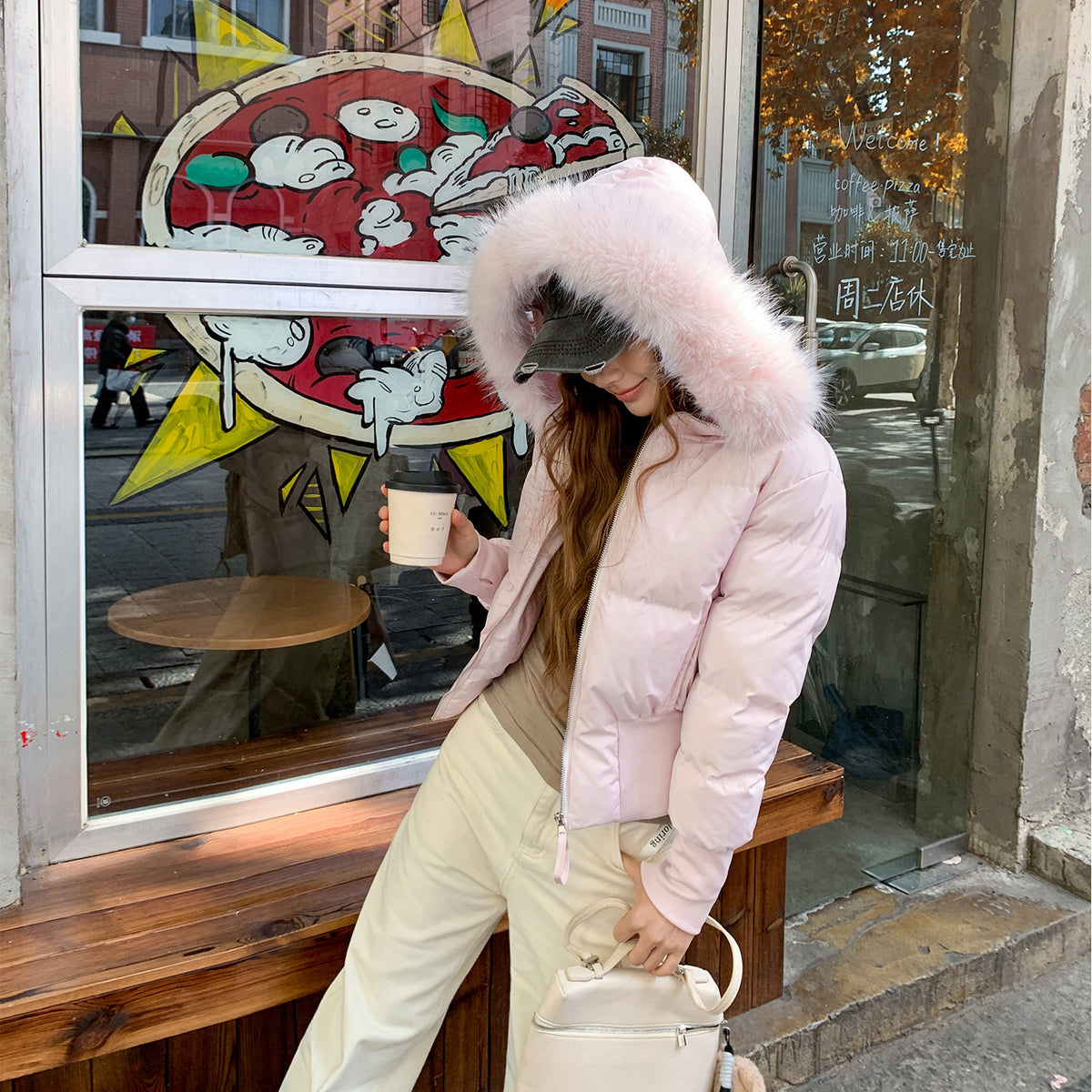 Kompakter Fellkapuzenmantel für Damen – Bild 7 | LuxeStyle