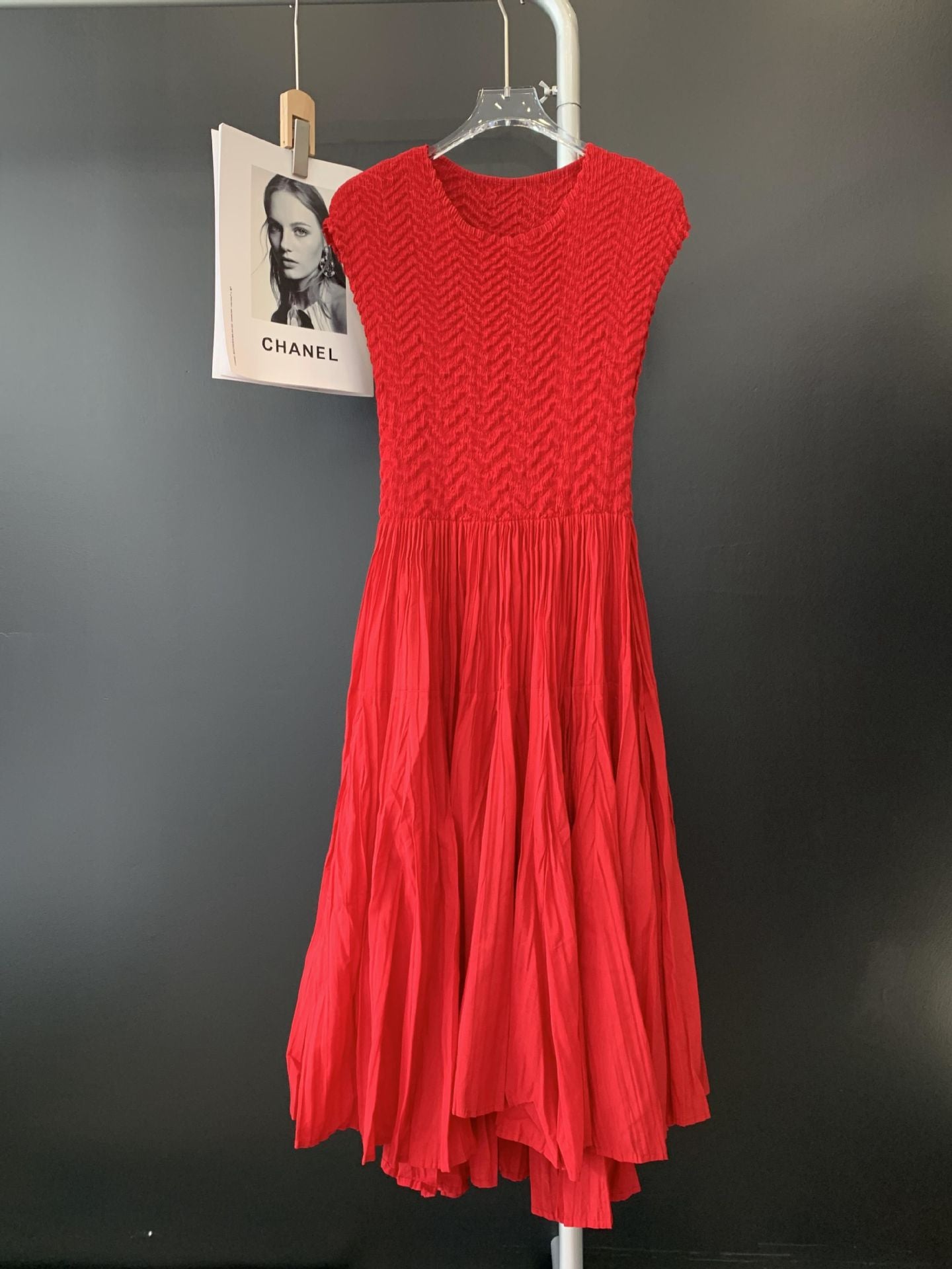 Elegantes Spitzenkleid in Unifarben