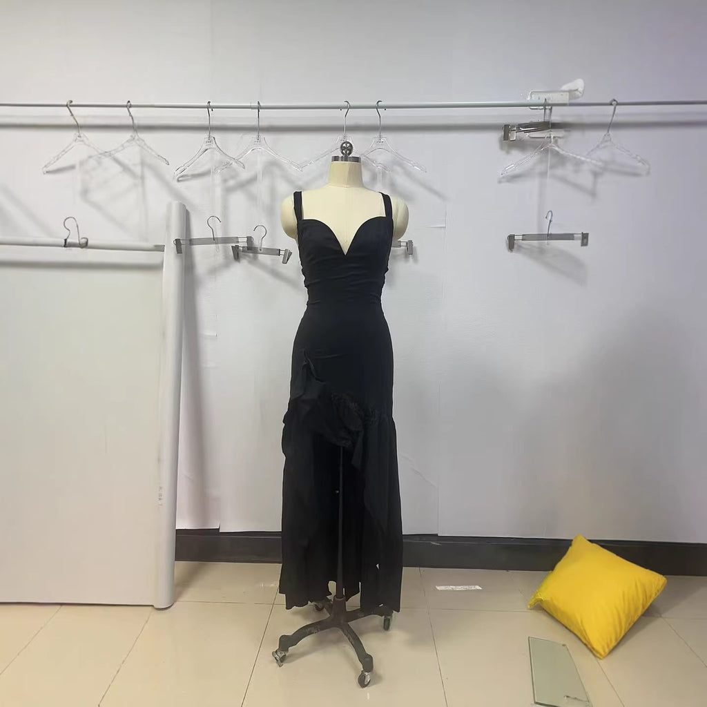 Langes Spaghetti-Träger-Kleid mit Rüschen | LuxeStyle