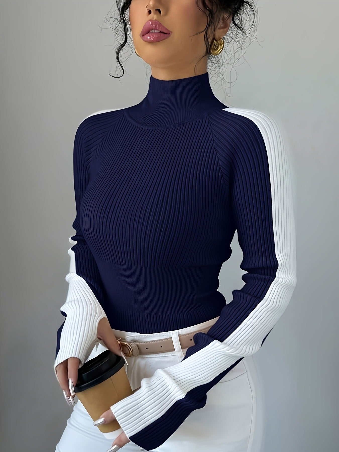 Eng anliegender Rollkragenpullover
