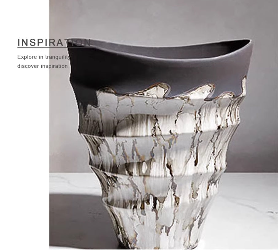 Dekorative Vase mit Tusche-Elementen – Bild 6 | LuxeStyle