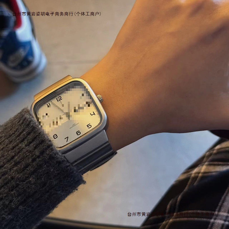 Herrenuhr im Mechanik-Stil mit Loch-Detail – Ansicht 3