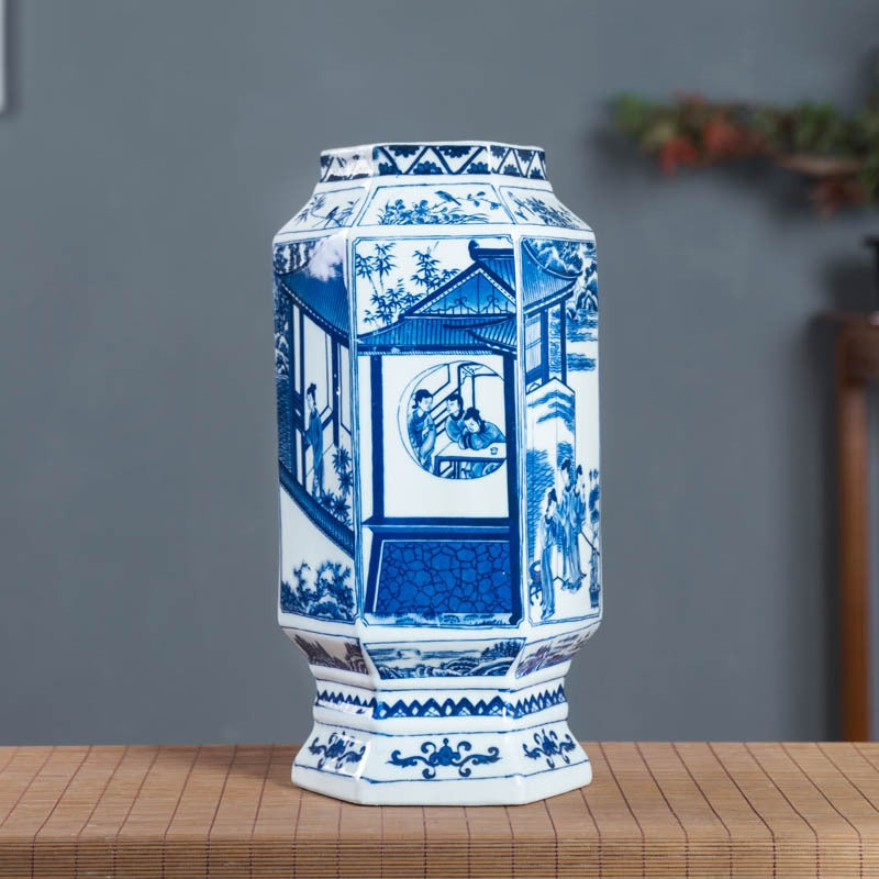 Hexagonale blau-weisse Keramikvase