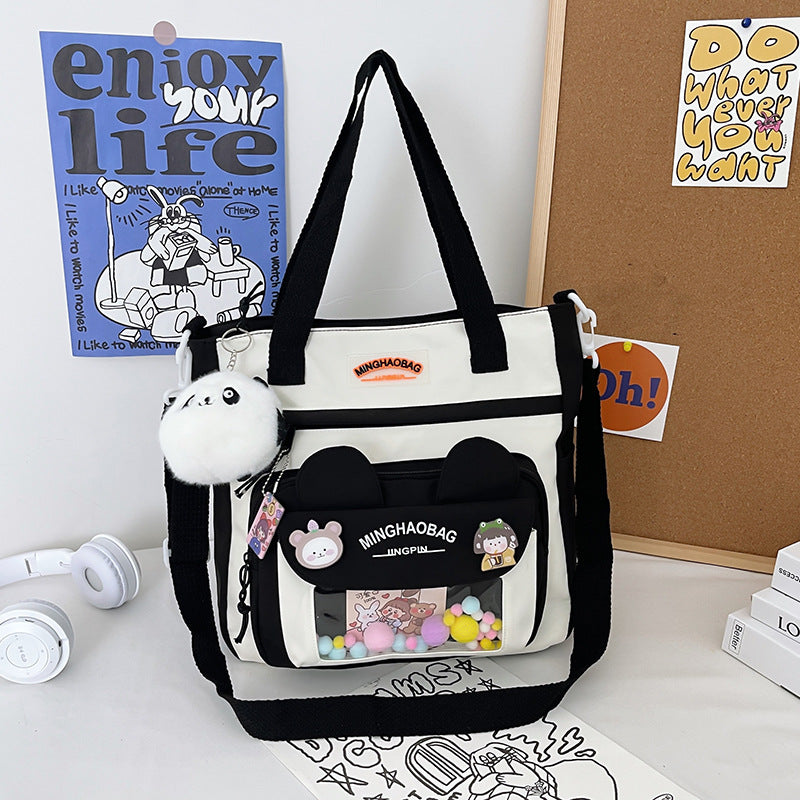 Nylon Rucksack mit Fuzzy-Ball Anhänger – Bild 5 | LuxeStyle