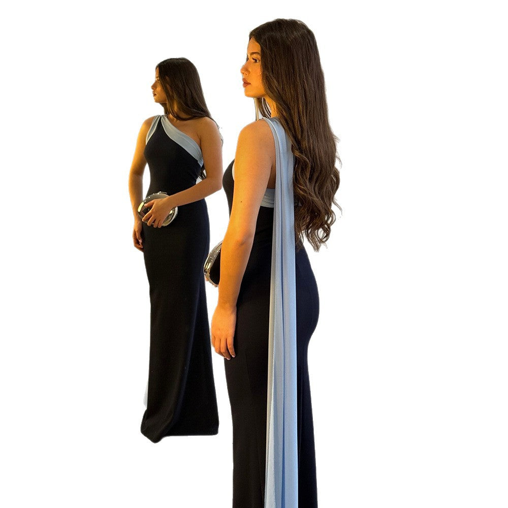 Elegantes Abendkleid mit Schulter slits