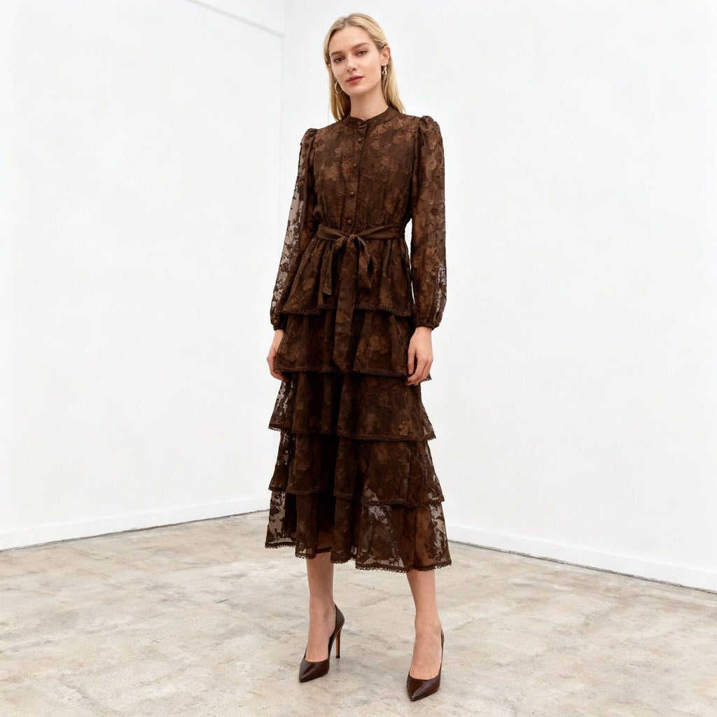 Elegantes, tailliertes Kleid mit Spitze