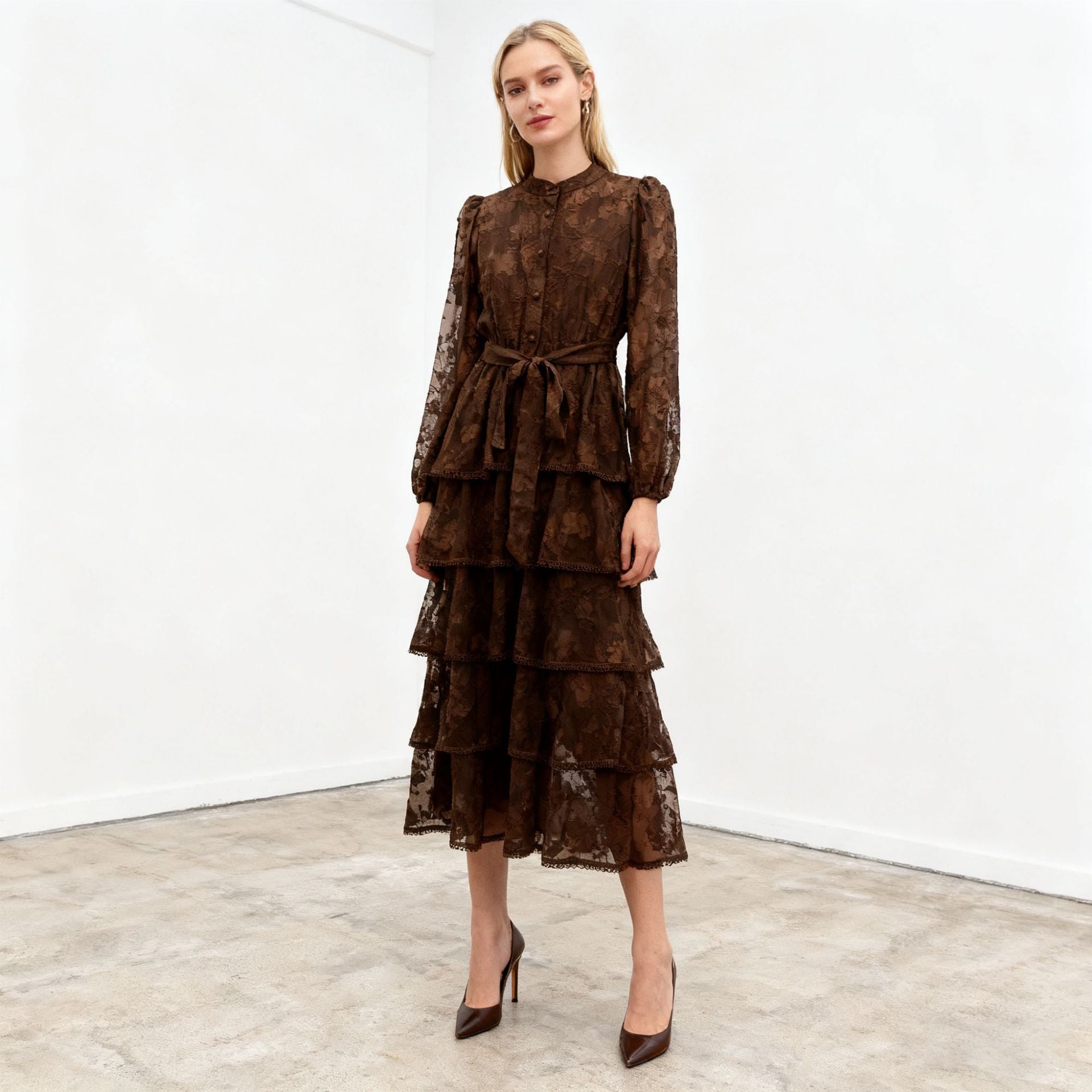 Elegantes, tailliertes Kleid mit Spitze