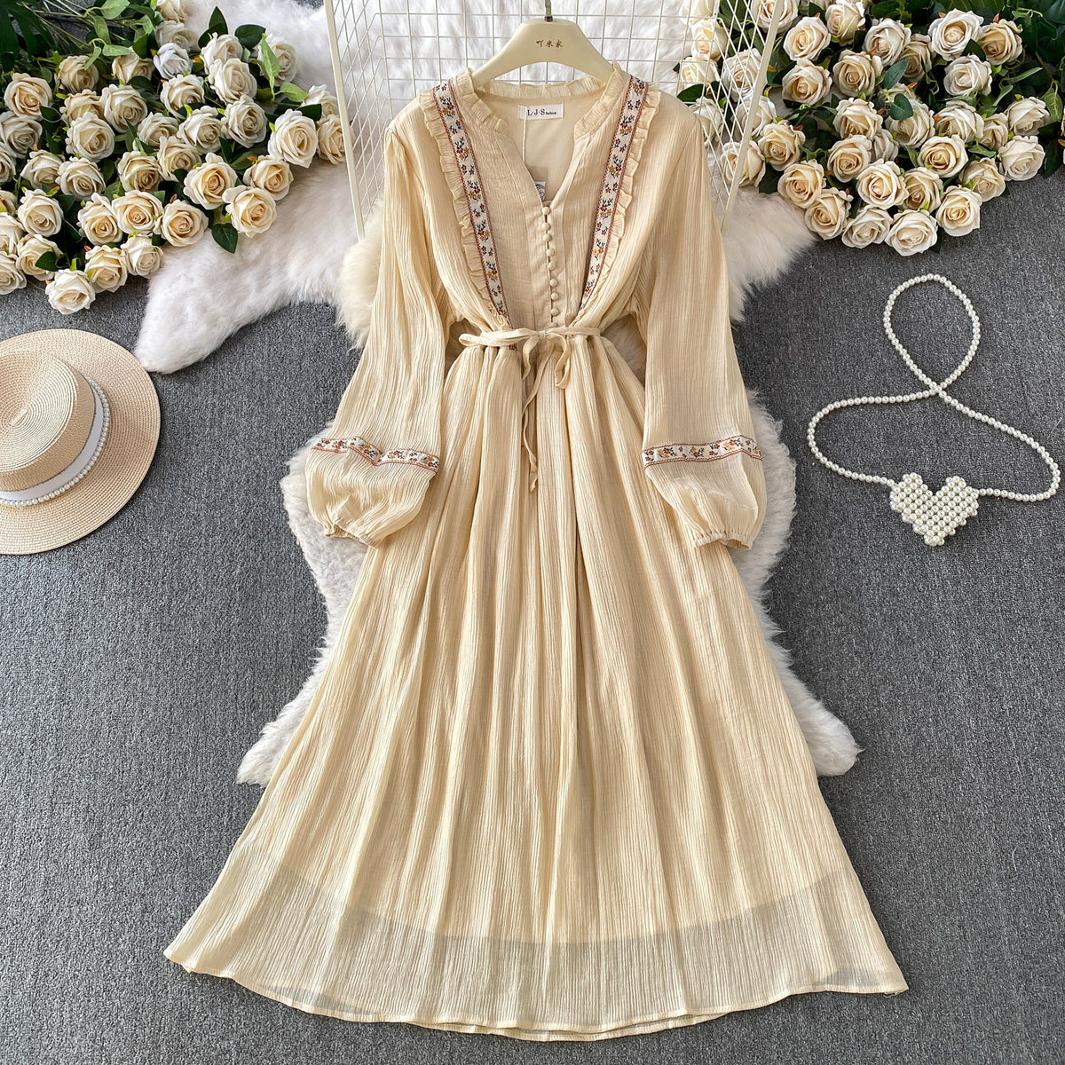 Retro besticktes V-Ausschnitt Kleid mit Rüschen – Bild 8 | LuxeStyle