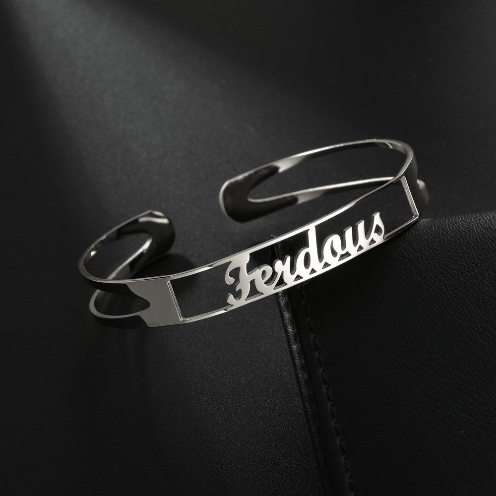 Personalisiertes Armband mit Gravur