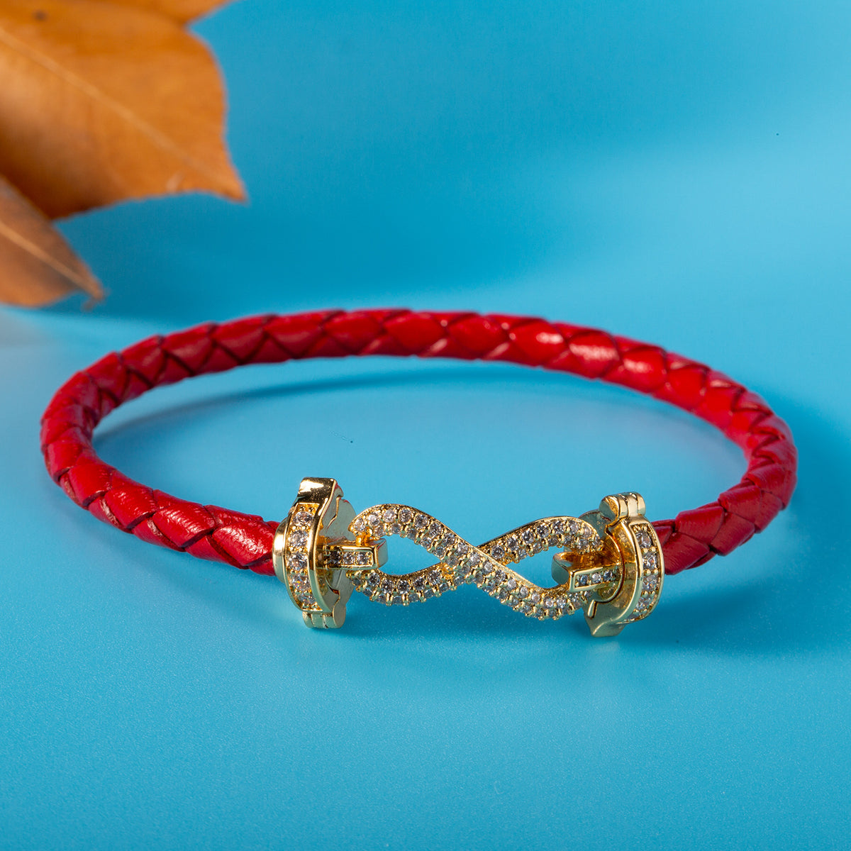 Geflochtenes Lederarmband mit Verschluss – Bild 3 | LuxeStyle
