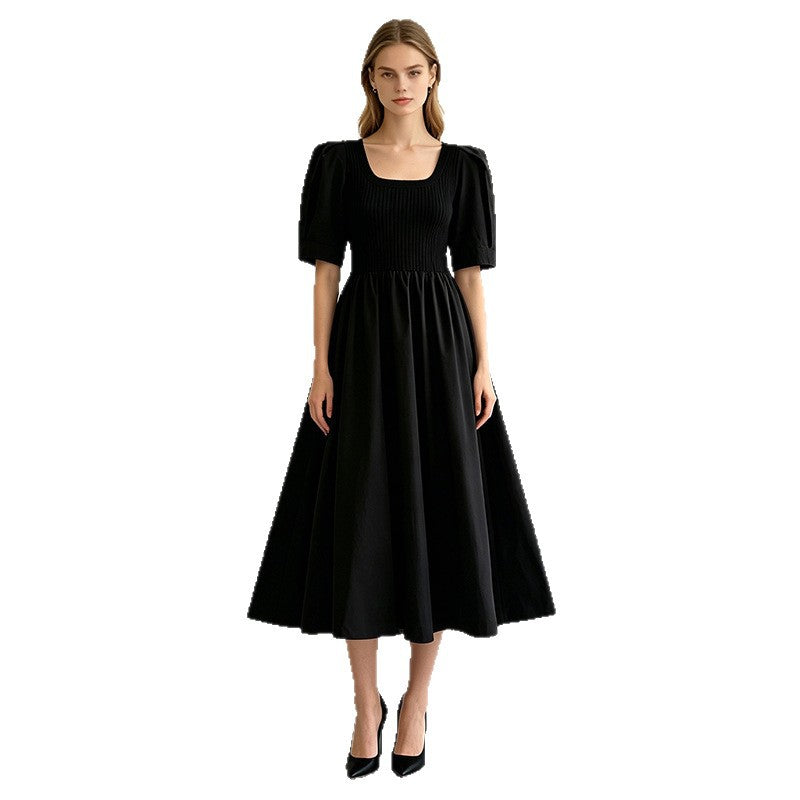 Strickkleid mit quadr. Ausschnitt, Puffärmeln & Panel-Design
