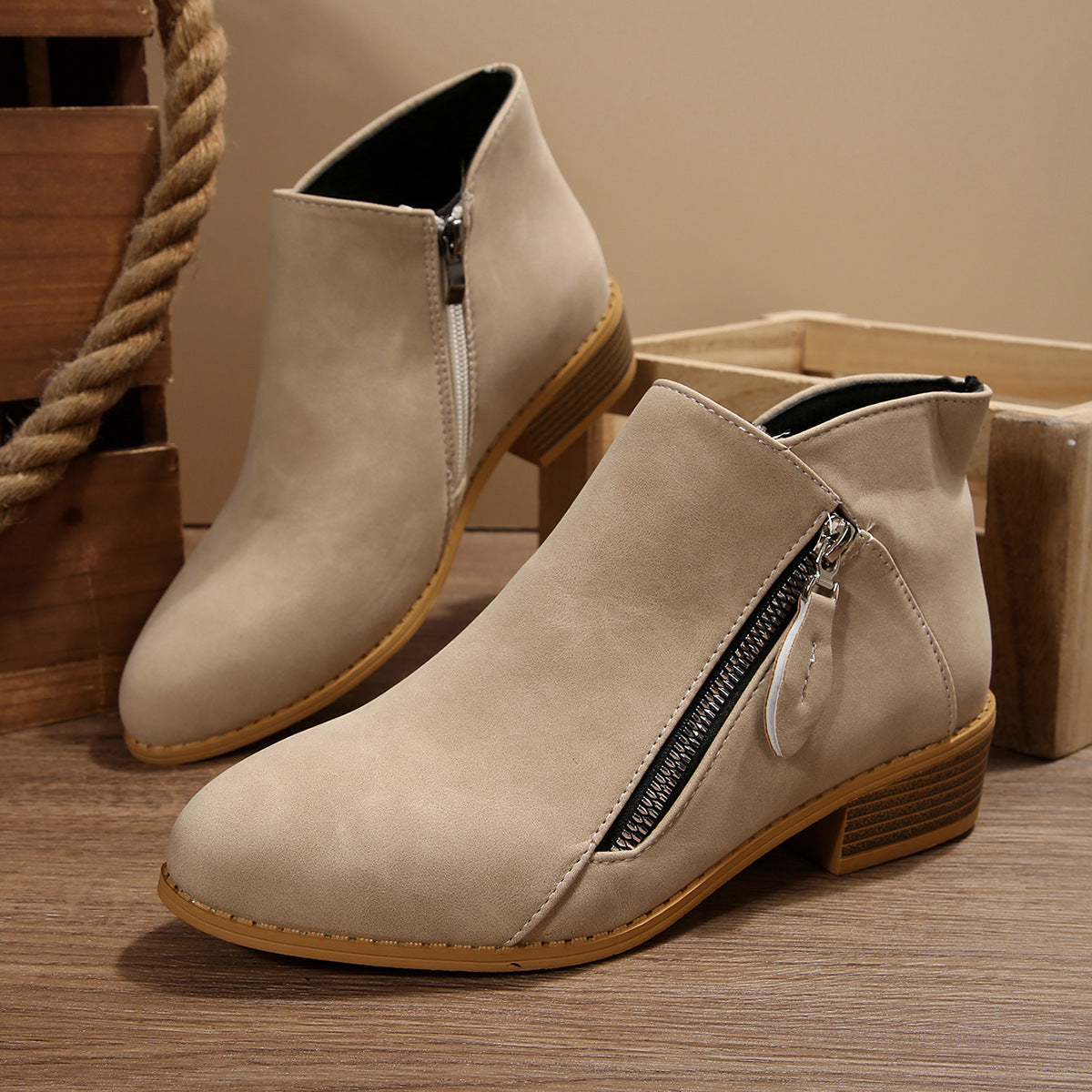 Chunky-Heel Ankle Boots mit spitzer Zehe – Bild 4 | LuxeStyle