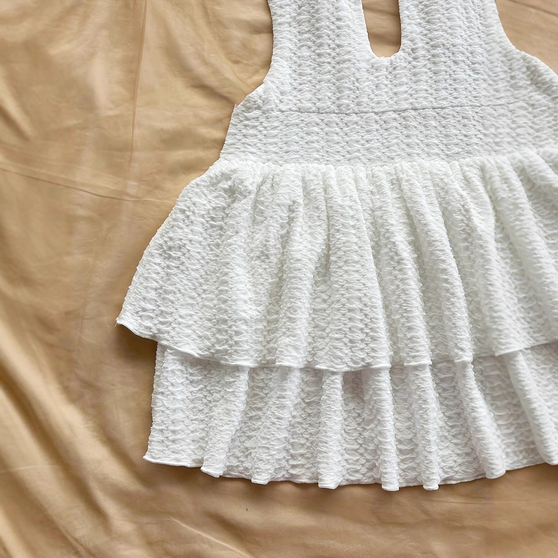 Spitzenkleid mit Krawattenhals