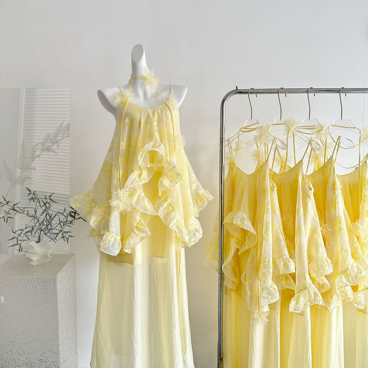 Gerüschtes A-Linien Maxikleid mit Spaghettiträgern | LuxeStyle