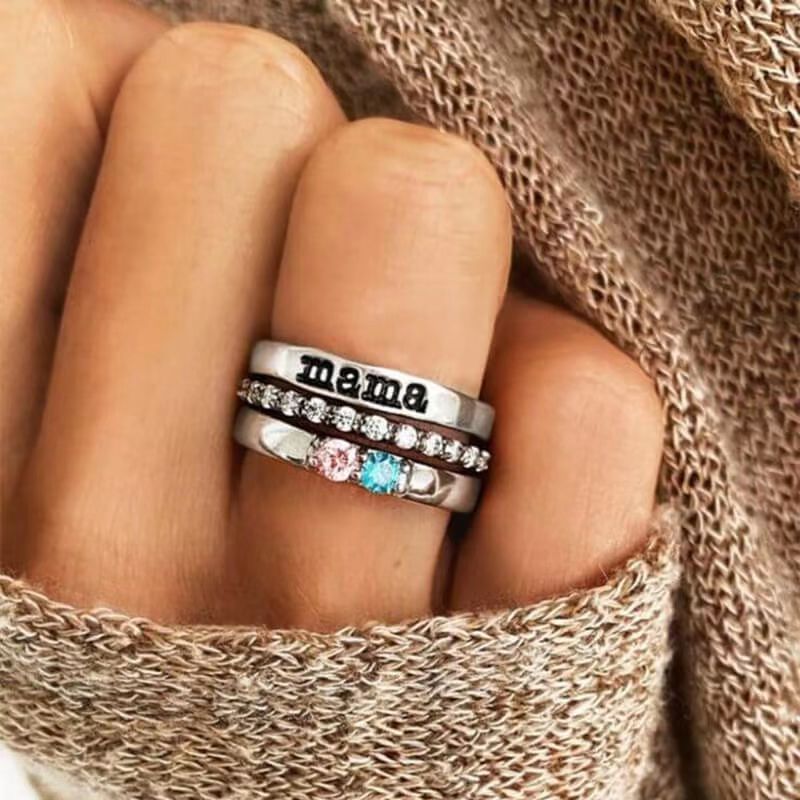 Personalisierbarer Ring mit Geburtsstein und Buchstaben