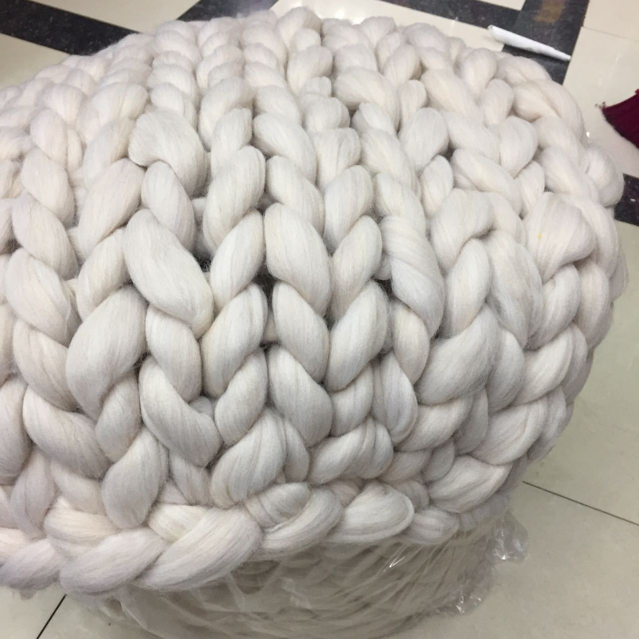 Merino Wolldecke, handgestrickt mit extra-dickem Garn