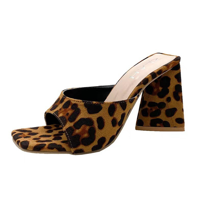 Sandalen mit quadratischem Zehenkopf und dicker Sohle – Bild 2 | LuxeStyle