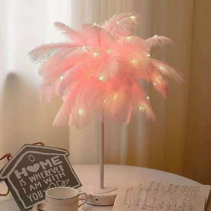 Feather-Lampe mit 80 goldenen Federn – Bild 5 | LuxeStyle