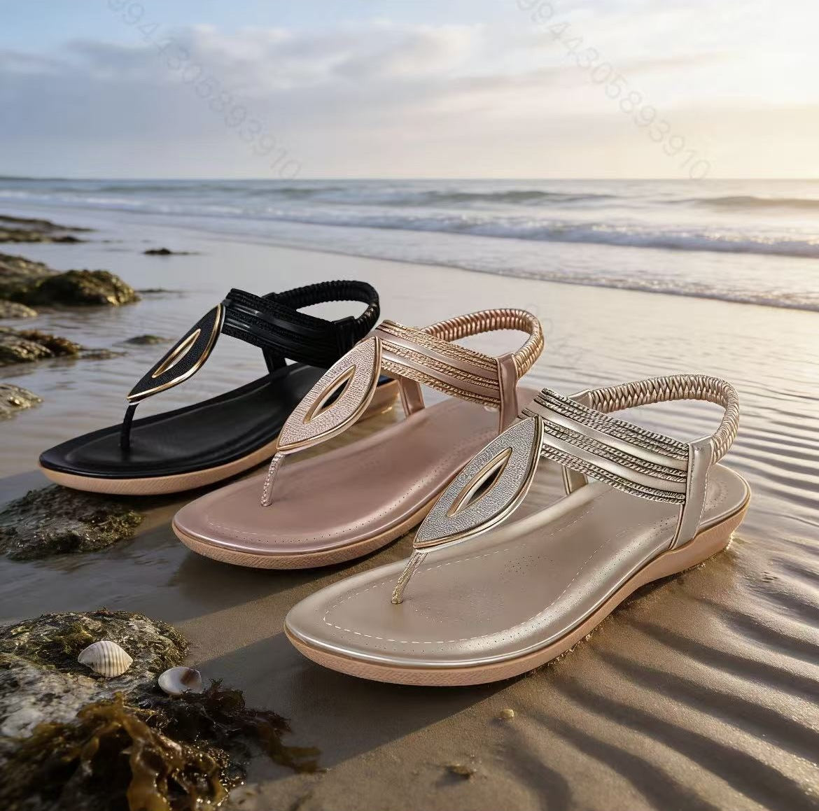 Flache, mit Pailletten besetzte römische Sandalen – Bild 5 | LuxeStyle