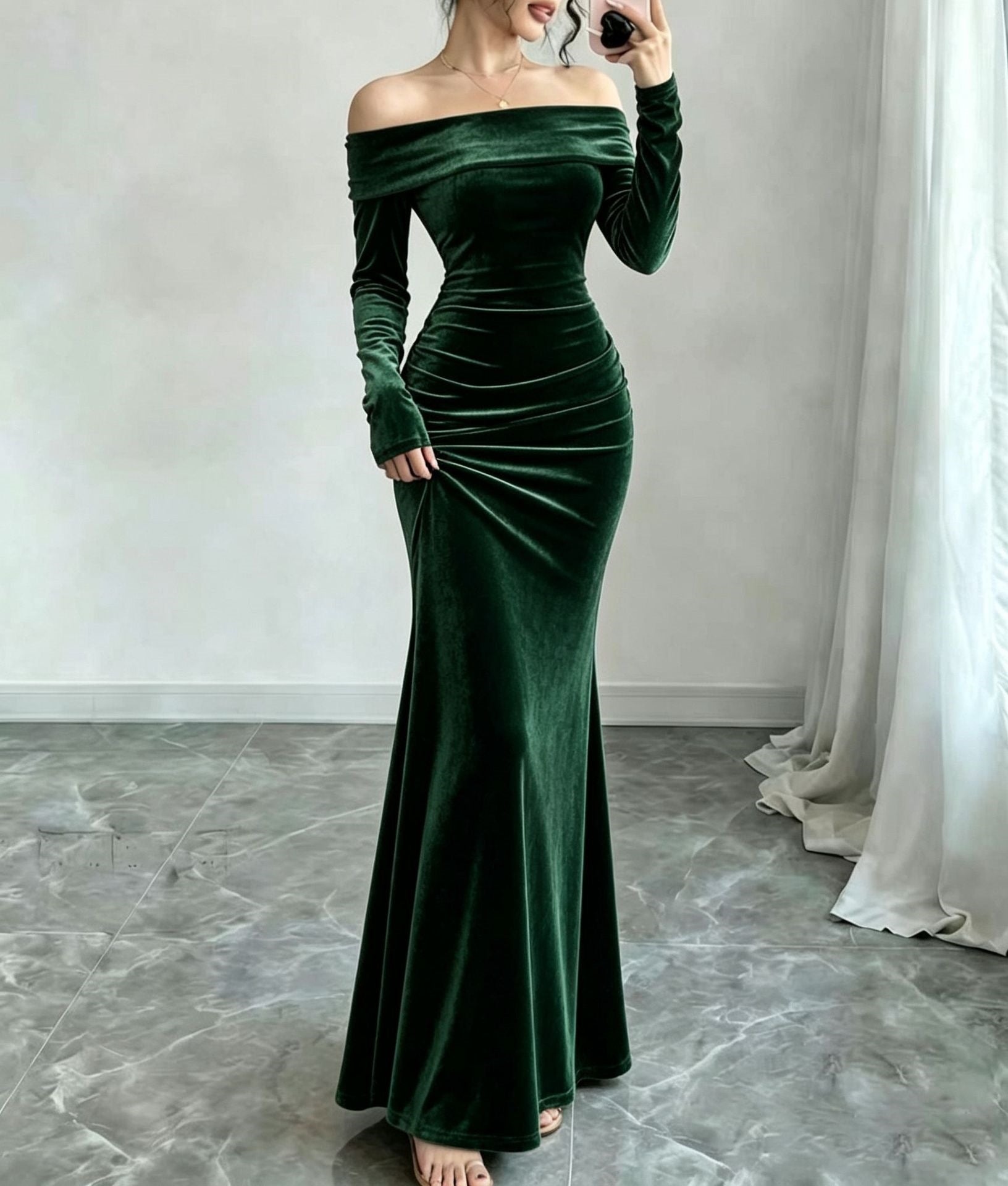 Elegantes Samtkleid mit Off-Shoulder-Design