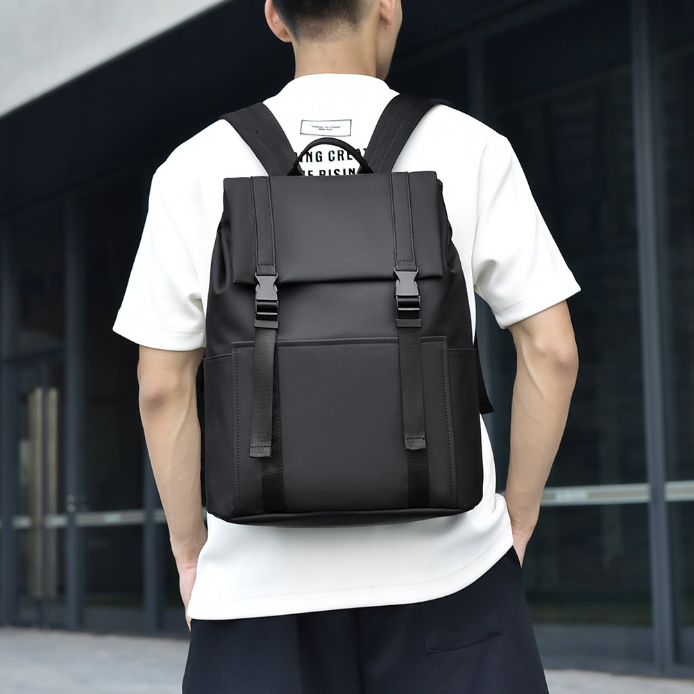 Stilvoller Herrenrucksack mit Seitentaschen – Bild 9 | LuxeStyle