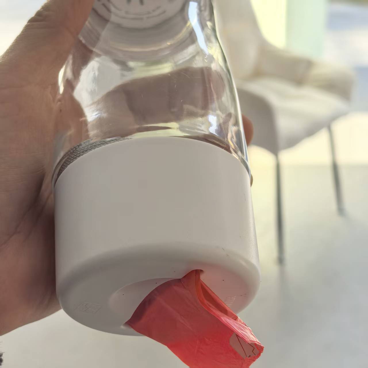 Reise-Trinkflasche für Haustiere mit Futterfach