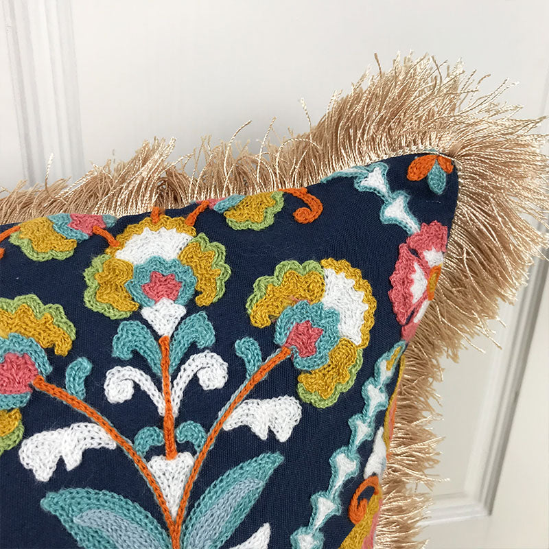 Bestickter Kissenbezug mit Fransen im Boho-Stil – Bild 4 | LuxeStyle